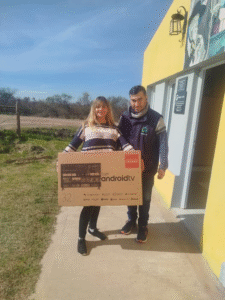 En el día de hoy @celesteschvindt retiro el Smart Tv de 32″