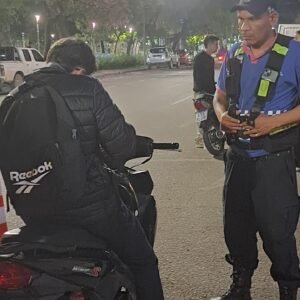CONTROL NOCTURNO: SECUESTRAN MOTOS POR CAÑO DE ESCAPE LIBRE…