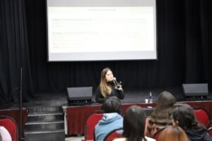 En el día de hoy se dio comienzo en casa de bicentenario el curso de Manipulador de Alimentos con más de 60 inscriptos a cargo de la Direcc…