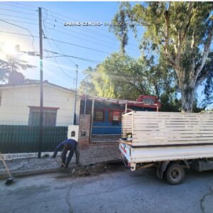 Continuamos con las tareas de mantenimiento urbano en los espacios públicos….