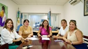 La intendente Magda Ayala mantuvo una importante reunión con el Consejo Profesional de Trabajadores de Psicología Social para trabajar sobr…