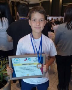 Desde la Comuna de Villa Parque Siquiman felicitamos con orgullo a Sebastián Pérez, estudiante de la Escuela Precursora Dr. Jerónimo del Ba…