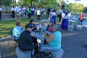 Presentamos la renovada Plaza de los Abuelos, en el Parque 2 de Febrero….