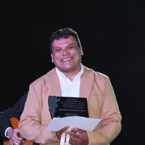 NOCHE DE HOMENAJES EN EL PRE COSQUÍN RESISTENCIA…