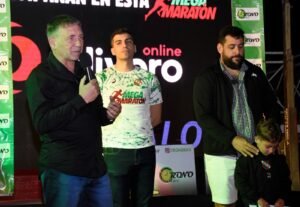El intendente @horaciocompagnucci estuvo en la Mega Maratón organizada por el Sportivo AC, presenciando la largada y la llegada de los compe…