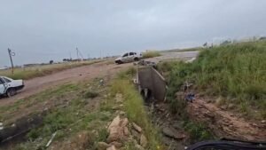 Durante el transcurso de la mañana, se llevaron adelante trabajos de limpieza de desagües y canales para garantizar un mejor drenaje de la l…