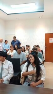 Trabajamos en equipo con estudiantes de G\u00fcemes.\ud83d\udc9e\ud83e\udd0d\ud83e\ude75\n\nEl Intendenta Kety Rosso escuchando a los estudi…