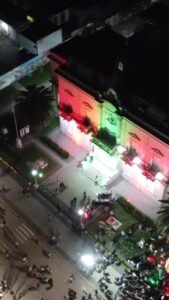Encendido del Árbol de Navidad frente al palacio Municipal
