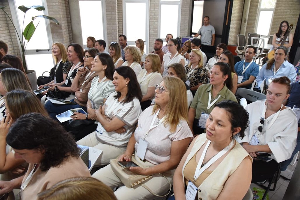 La viceintendenta de Colonia Elía, Karina Alcaraz y la secretaria del Honorable Concejo Deliberante, Camila Schauman; en el 11° Encuentro de Viceintendentes y Viceintendentas desarrollado en Concepción del Uruguay.