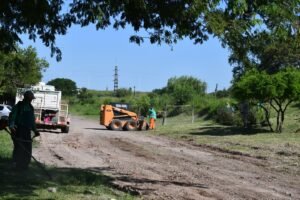 Realizamos tareas de desmalezado y limpieza sobre la avenida Moreno, desde la altura del 800 hasta la ruta nacional 11….