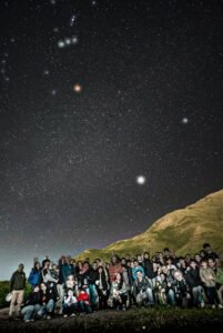 Bajo el mismo cielo, pero con otra mirada….