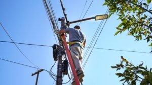El equipo de la Secretaría de Obras Públicas continúa recorriendo distintos puntos de la ciudad realizando operativos de mantenimiento inte…