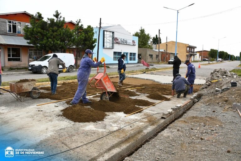 Continúa el avance de la obra de adoquinado en Av. Antártida Argentina…
