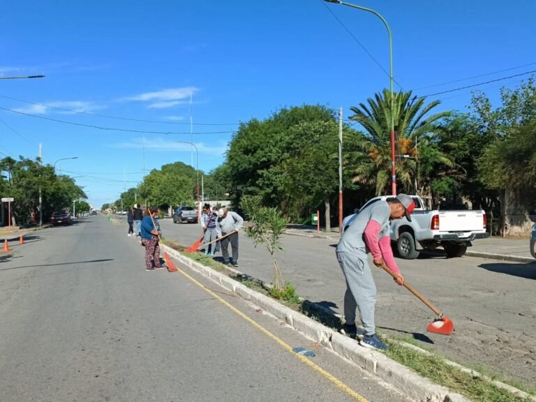 CONTINÚAN LAS TAREAS DE LIMPIEZA Y DESMALEZAMIENTO…