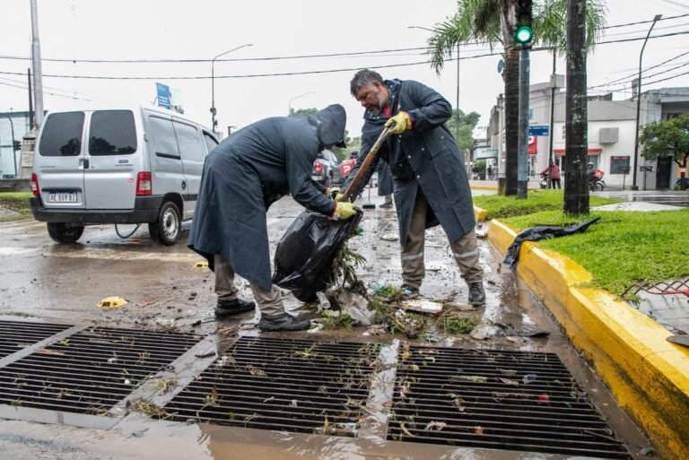 TRABAJANDO DESPUÉS DE LAS LLUVIAS…