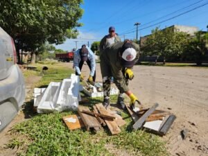 Continuamos llevando adelante los operativos de descacharrizado en distintos puntos de la ciudad junto al área de Protección Civil, como pa…