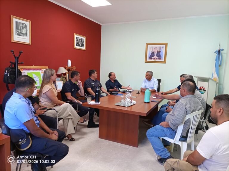 Reunión de trabajo para fortalecer la seguridad en el oeste pampeano…