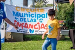 En el marco del ciclo “La Muni en las Plazas”, este miércoles el Circuito Municipal de las Infancias llevó actividades recreativas, educativ…