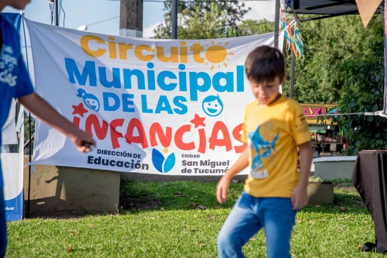 En el marco del ciclo “La Muni en las Plazas”, este miércoles el Circuito Municipal de las Infancias llevó actividades recreativas, educativ…