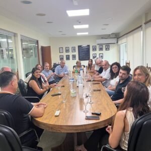 El secretario de Gobierno Lic Alejo Borini Sanabria junto a la directora de Cultura y Educación Lic. María Verónica Vismara y la directora d…