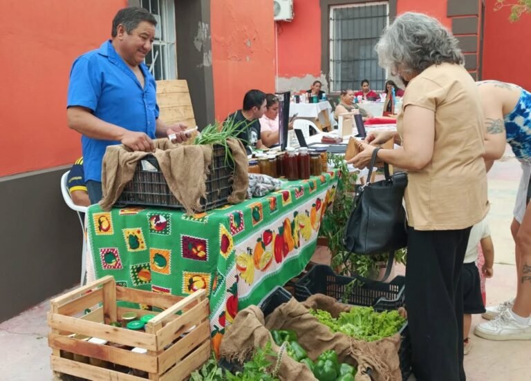 MERCADO ARTESANAL YELPES…