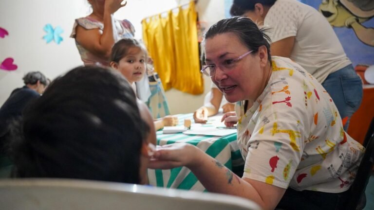 Se llevó adelante una jornada especial en el CDI Ciempiés para que  niños y adolescentes puedan iniciar el ciclo lectivo con las vacunas del…