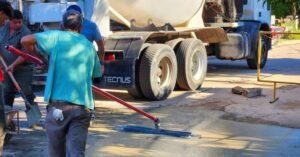 Capilla del Monte avanza con bacheo y mantenimiento urbano…