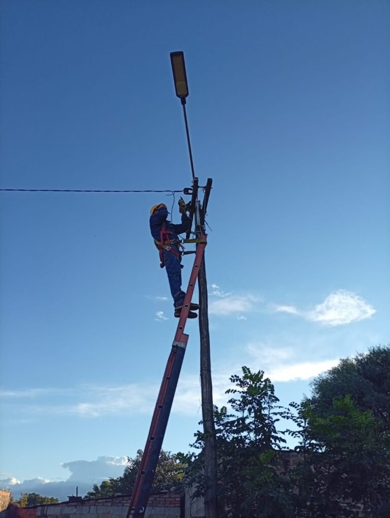 MÁS ILUMINACIÓN, MÁS SEGURIDAD PARA LOS VECINOS…