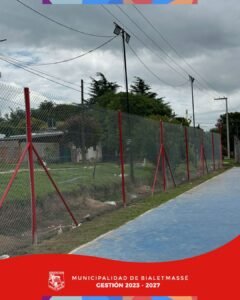 Avanza la obra de cercado perimetral en las canchas de la Plaza San Martín…