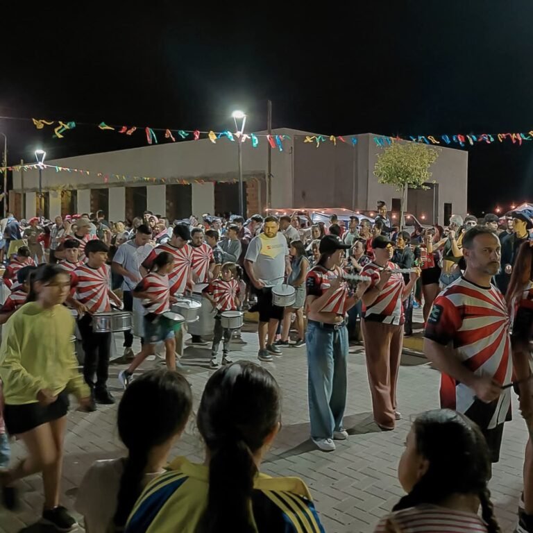 El pasado 20 de Febrero se llevaron a cabo los tradicionales Corsos Barriales en Ceibas, una noche llena de alegría, color y música que reun…