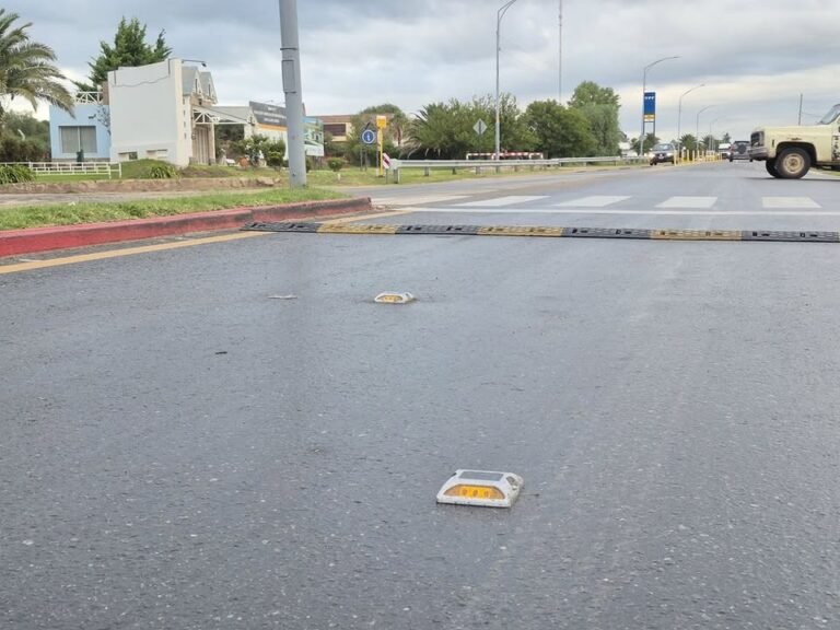 Continuamos con tareas de Mantenimiento Urbano en distintos barrios de nuestra localidad.