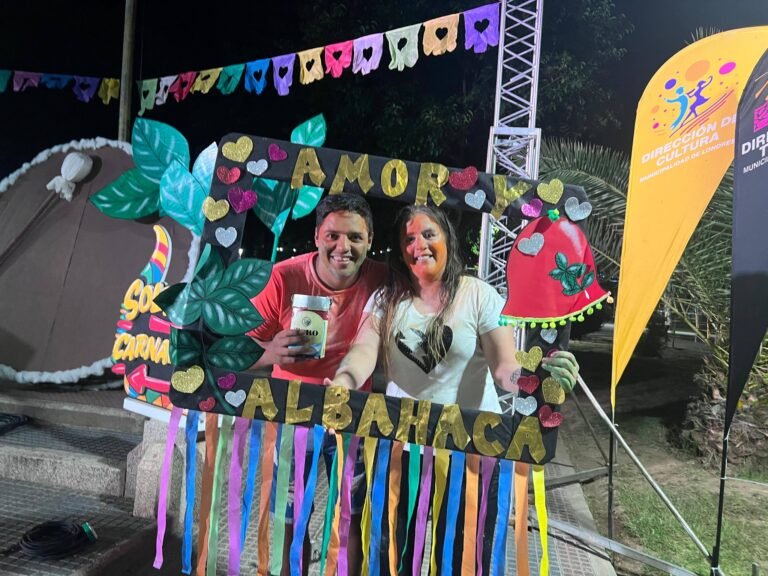 𝑴á𝒔 𝒑𝒐𝒔𝒕𝒂𝒍𝒆𝒔 𝒅𝒆 𝒍𝒂 𝒑𝒓𝒊𝒎𝒆𝒓𝒂 𝒏𝒐𝒄𝒉𝒆 𝒄𝒂𝒓𝒏𝒂𝒗𝒂𝒍𝒆𝒓𝒂 “𝑨𝒎𝒐𝒓 𝒚 𝑨𝒍𝒃𝒂𝒉𝒂𝒄𝒂”…