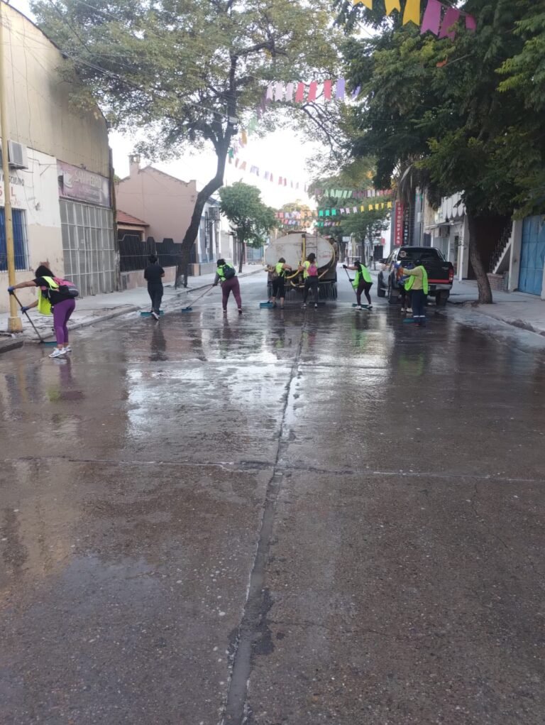 INTENSO TRABAJO DE LIMPIEZA LUEGO DEL SÁBADO DE CORSOS…