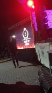 Franky Loop, banda de cumbia de Trelew, fue la encargada de cerrar la peatonal en el 101 Aniversario  de Gobernador Costa…