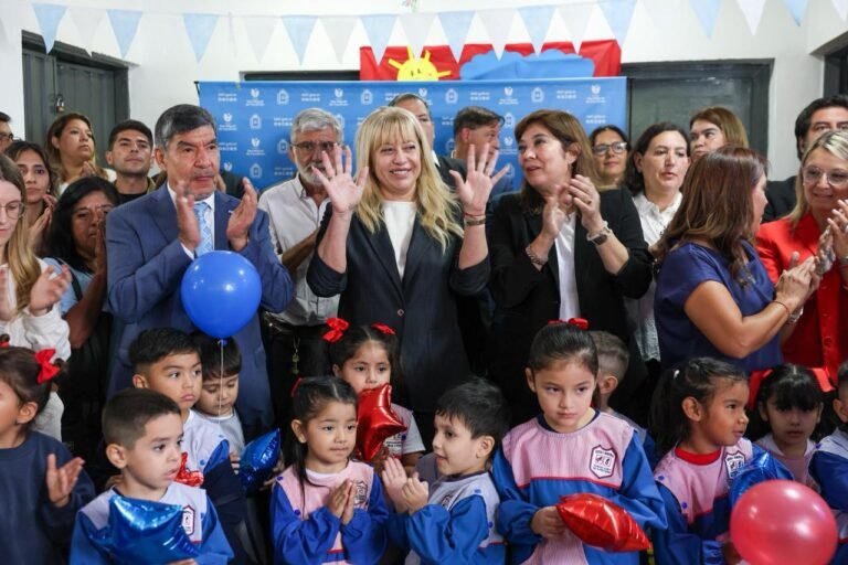 La intendente Rossana Chahla encabezó este martes el acto de inicio oficial del Ciclo Lectivo 2026 de las escuelas y jardines municipales…