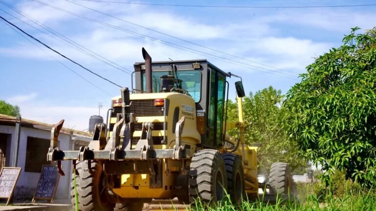 Nuevo operativo de mantenimiento y perfilado en el barrio Los Milagros…