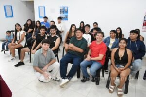 El intendente Carlos Kety Rosso, junto al director de la Juventud Facundo Soriano, realizó la entrega de la primera tanda de tarjetas del Bo…