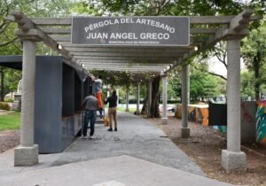 La Pérgola de los Artesanos celebra sus 38 años en la Plaza 25 de Mayo….