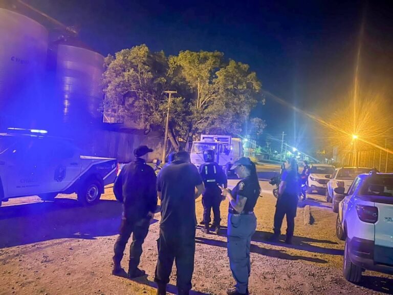 A partir de la denuncia de una vecina del barrio Roger Ballet, constatamos un camión con residuos que generaba malos olores, ruidos molesto…