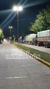 Encendido de luminarias en la avenida Solía entre Balcarse y Villegas
