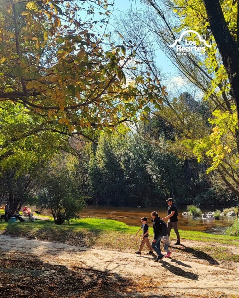 Cuando el aire se vuelve más fresco y los colores empiezan a cambiar, el río se transforma en un escenario único….