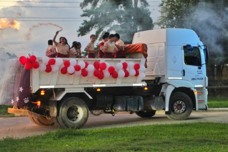 PRESENTACIÓN DE REMERAS DE 5°4ª…