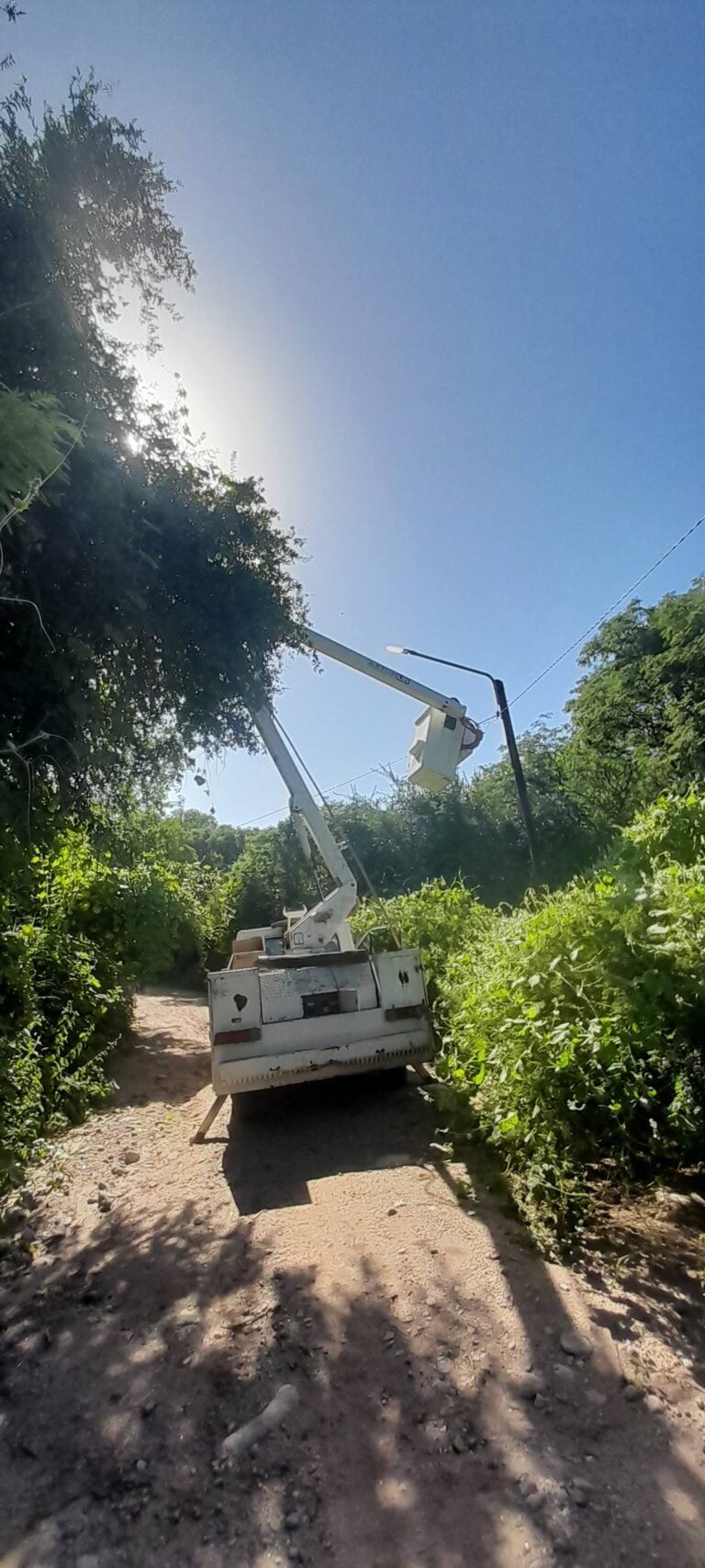 𝐈𝐦𝐩𝐨𝐫𝐭𝐚𝐧𝐭𝐞 𝐨𝐩𝐞𝐫𝐚𝐭𝐢𝐯𝐨 𝐝𝐞 𝐫𝐞𝐜𝐚𝐦𝐛𝐢𝐨 𝐝𝐞 𝐥𝐮𝐦𝐢𝐧𝐚𝐫𝐢𝐚𝐬 𝐞𝐧 𝐛𝐚𝐫𝐫𝐢𝐨𝐬 𝐲 𝐚𝐜𝐜𝐞𝐬𝐨𝐬…