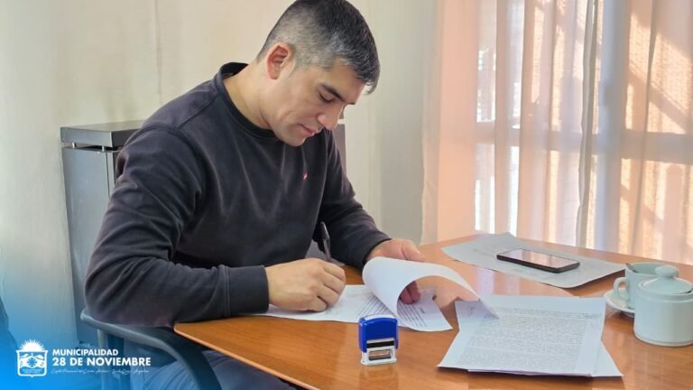 El Intendente Municipal, Aldo Aravena junto a representantes del Sindicato de Empleados Municipales (S.E.M.) y ATE llevaron adelante una nue…