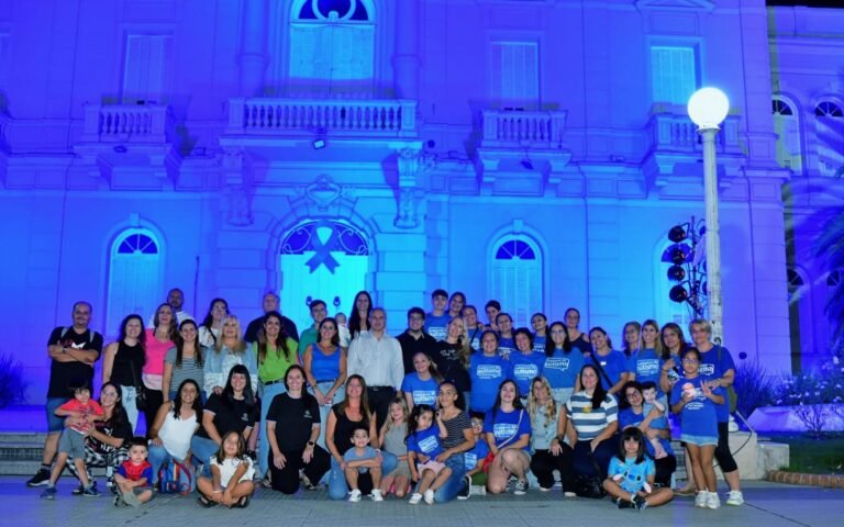 El Palacio Municipal se iluminó de azul…