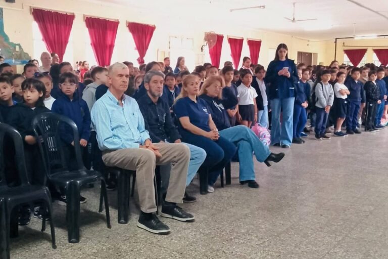 ACTO POR EL DÍA DEL VETERANO Y LOS CAÍDOS EN LA GUERRA DE MALVINAS EN LA ESCUELA N°12…