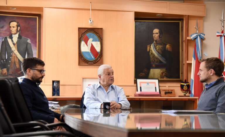 El Municipio impulsa programas educativos con Cine en tu escuela y Visitas al Parque Industrial