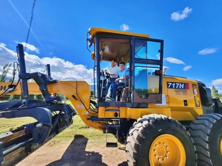 CAPILLA DEL MONTE PUSO EN FUNCIONAMIENTO SU NUEVA MOTONIVELADORA 0 KM…