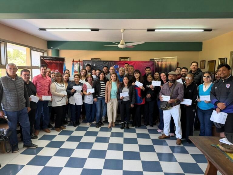 SE ENTREGARON LAS GANANCIAS DEL FESTIVAL NACIONAL DEL ARTESANO: MÁS DE $17 MILLONES DESTINADOS A LAS COOPERADORAS ESCOLARES DE OJO DE AGUA…