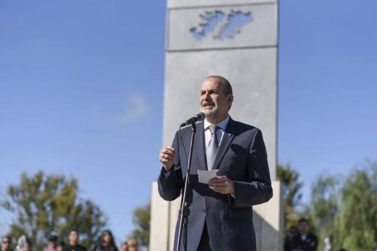 ¡Malvinas nos une!…